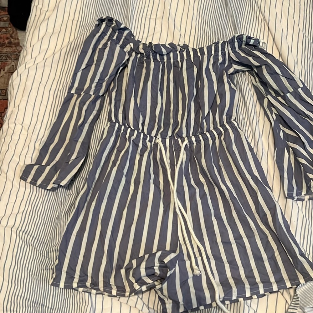 U am selling a cute jumpsuit